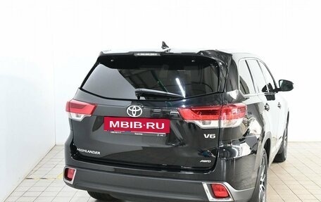 Toyota Highlander III, 2017 год, 4 077 000 рублей, 4 фотография