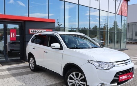 Mitsubishi Outlander III рестайлинг 3, 2014 год, 1 629 000 рублей, 2 фотография