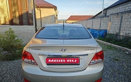 Hyundai Solaris II рестайлинг, 2011 год, 810 000 рублей, 4 фотография