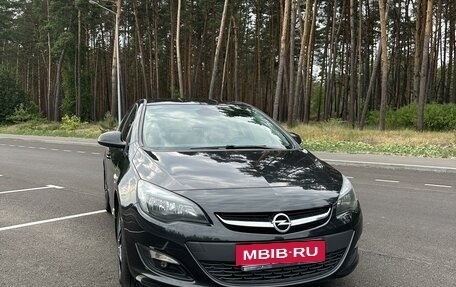 Opel Astra J, 2013 год, 980 000 рублей, 2 фотография