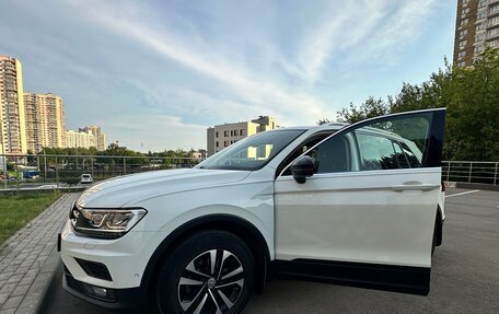 Volkswagen Tiguan II, 2019 год, 2 800 000 рублей, 3 фотография