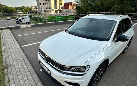 Volkswagen Tiguan II, 2019 год, 2 800 000 рублей, 2 фотография