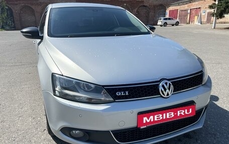 Volkswagen Jetta VI, 2013 год, 1 200 000 рублей, 2 фотография