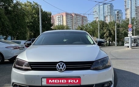 Volkswagen Jetta VI, 2013 год, 1 400 000 рублей, 2 фотография
