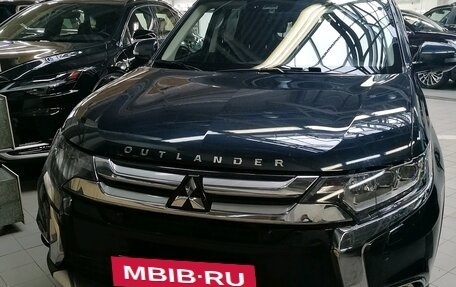 Mitsubishi Outlander III рестайлинг 3, 2018 год, 3 170 000 рублей, 2 фотография