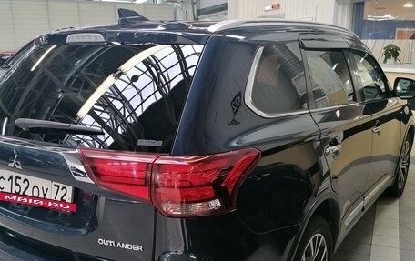 Mitsubishi Outlander III рестайлинг 3, 2018 год, 3 170 000 рублей, 3 фотография