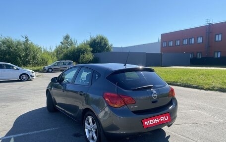 Opel Astra J, 2011 год, 590 000 рублей, 2 фотография