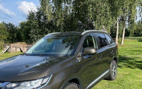 Mitsubishi Outlander III рестайлинг 3, 2018 год, 2 400 000 рублей, 2 фотография