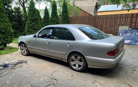 Mercedes-Benz E-Класс, 1998 год, 265 000 рублей, 3 фотография