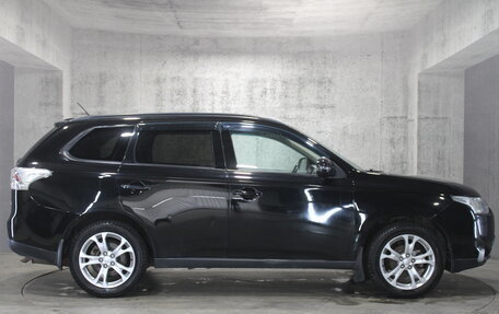 Mitsubishi Outlander III рестайлинг 3, 2013 год, 1 395 000 рублей, 4 фотография