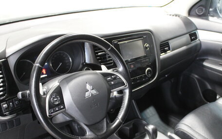 Mitsubishi Outlander III рестайлинг 3, 2013 год, 1 395 000 рублей, 10 фотография