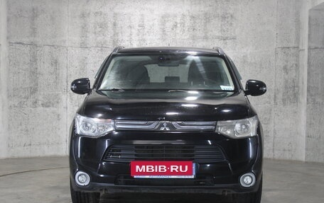 Mitsubishi Outlander III рестайлинг 3, 2013 год, 1 395 000 рублей, 2 фотография