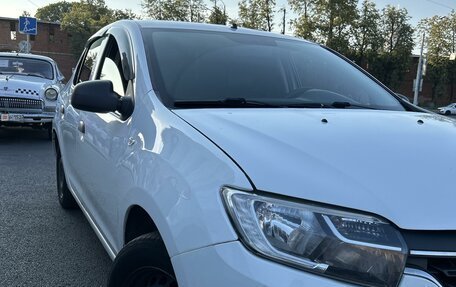 Renault Logan II, 2018 год, 560 000 рублей, 3 фотография