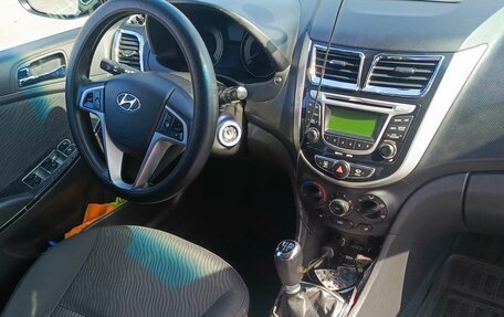 Hyundai Solaris II рестайлинг, 2011 год, 640 000 рублей, 8 фотография