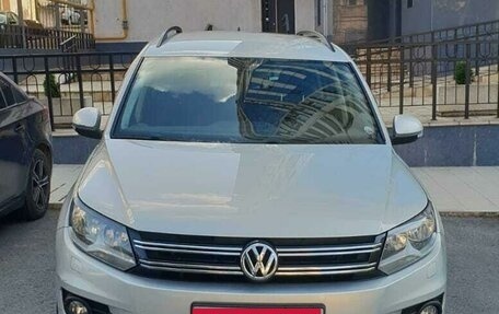 Volkswagen Tiguan II, 2016 год, 1 750 000 рублей, 2 фотография