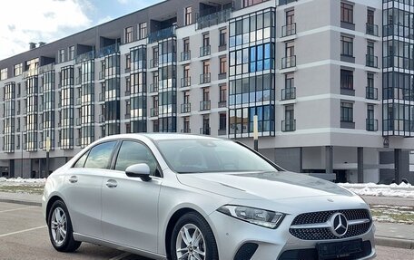 Mercedes-Benz A-Класс, 2019 год, 2 800 000 рублей, 3 фотография
