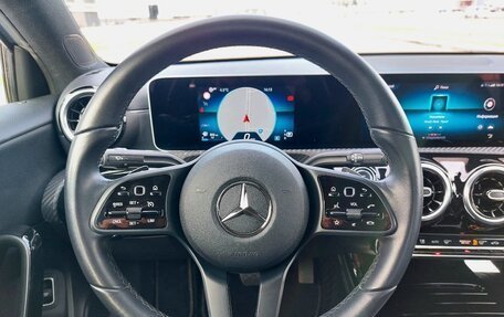 Mercedes-Benz A-Класс, 2019 год, 2 800 000 рублей, 13 фотография