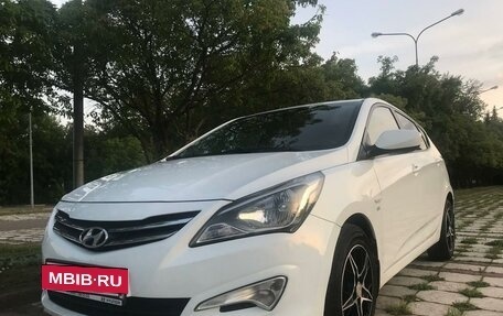 Hyundai Solaris II рестайлинг, 2015 год, 1 200 000 рублей, 4 фотография