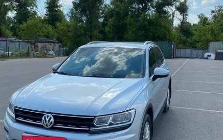 Volkswagen Tiguan II, 2017 год, 2 639 000 рублей, 2 фотография