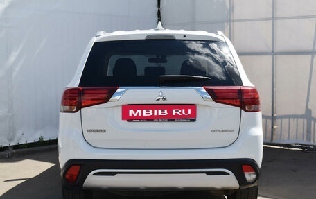 Mitsubishi Outlander III рестайлинг 3, 2019 год, 2 598 000 рублей, 6 фотография