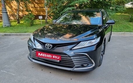 Toyota Camry, 2021 год, 3 320 000 рублей, 2 фотография