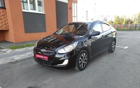 Hyundai Solaris II рестайлинг, 2013 год, 820 000 рублей, 1 фотография