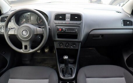 Volkswagen Polo VI (EU Market), 2011 год, 800 000 рублей, 13 фотография