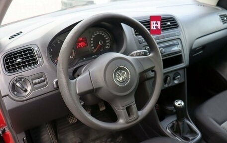 Volkswagen Polo VI (EU Market), 2011 год, 800 000 рублей, 17 фотография