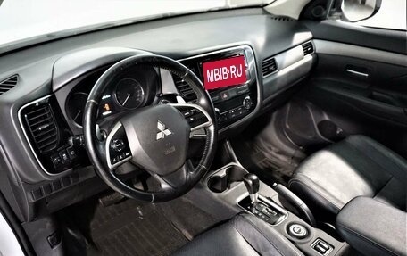 Mitsubishi Outlander III рестайлинг 3, 2013 год, 1 549 000 рублей, 5 фотография