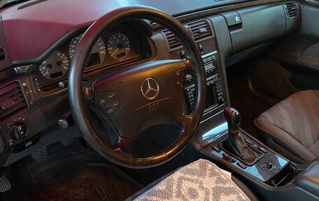 Mercedes-Benz E-Класс, 2001 год, 990 000 рублей, 5 фотография