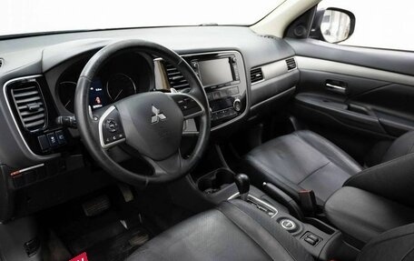 Mitsubishi Outlander III рестайлинг 3, 2013 год, 1 450 000 рублей, 10 фотография