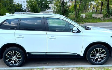 Mitsubishi Outlander III рестайлинг 3, 2018 год, 1 890 000 рублей, 4 фотография