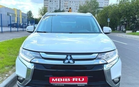 Mitsubishi Outlander III рестайлинг 3, 2018 год, 1 890 000 рублей, 3 фотография