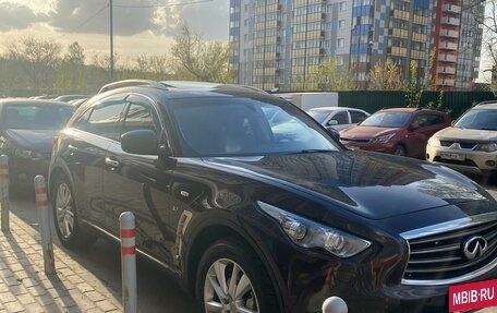 Infiniti QX70, 2014 год, 2 800 000 рублей, 2 фотография