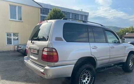 Toyota Land Cruiser 100 рестайлинг 2, 2004 год, 3 150 000 рублей, 6 фотография