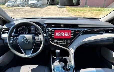 Toyota Camry, 2020 год, 2 950 000 рублей, 4 фотография