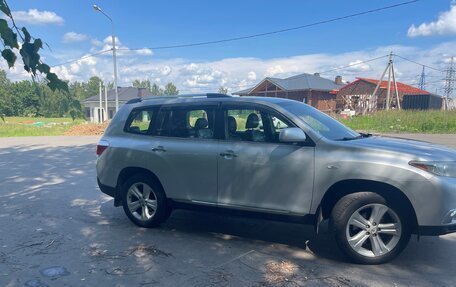 Toyota Highlander III, 2011 год, 1 895 000 рублей, 3 фотография