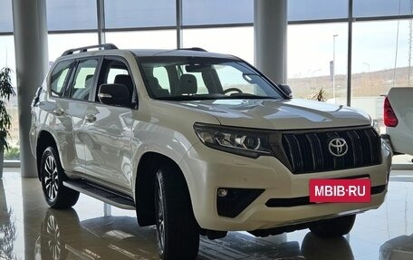 Toyota Land Cruiser Prado 150 рестайлинг 2, 2022 год, 9 500 000 рублей, 3 фотография