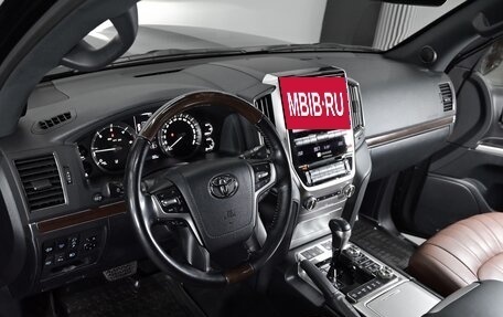 Toyota Land Cruiser 200, 2020 год, 9 000 000 рублей, 6 фотография