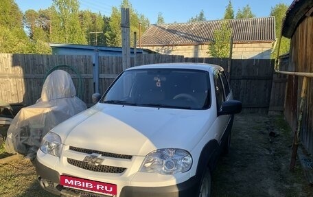 Chevrolet Niva I рестайлинг, 2015 год, 620 000 рублей, 3 фотография