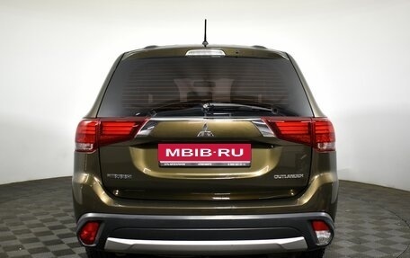 Mitsubishi Outlander III рестайлинг 3, 2016 год, 1 635 000 рублей, 5 фотография