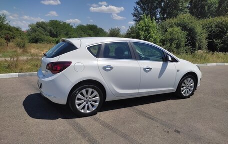 Opel Astra J, 2013 год, 1 050 000 рублей, 4 фотография