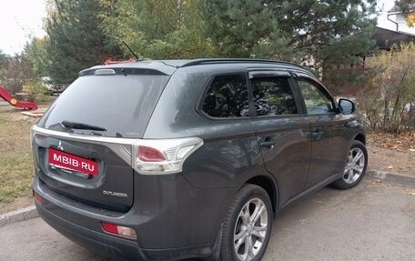 Mitsubishi Outlander III рестайлинг 3, 2014 год, 2 090 000 рублей, 5 фотография