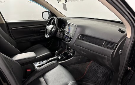 Mitsubishi Outlander III рестайлинг 3, 2018 год, 2 339 000 рублей, 5 фотография