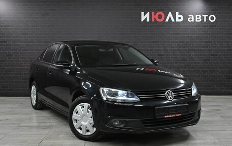 Volkswagen Jetta VI, 2011 год, 900 000 рублей, 3 фотография