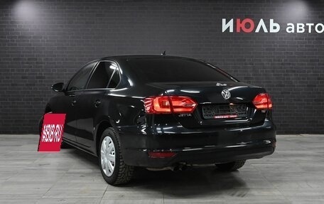 Volkswagen Jetta VI, 2011 год, 900 000 рублей, 4 фотография