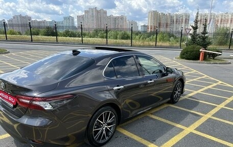 Toyota Camry, 2022 год, 3 979 000 рублей, 2 фотография