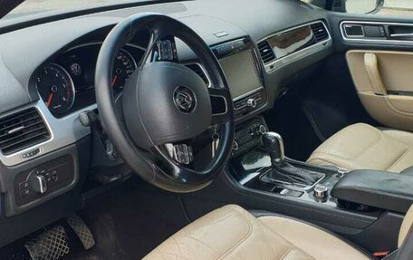 Volkswagen Touareg III, 2011 год, 1 730 000 рублей, 7 фотография