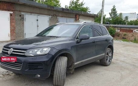 Volkswagen Touareg III, 2011 год, 1 730 000 рублей, 2 фотография