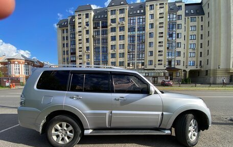 Mitsubishi Pajero IV, 2011 год, 2 390 000 рублей, 2 фотография